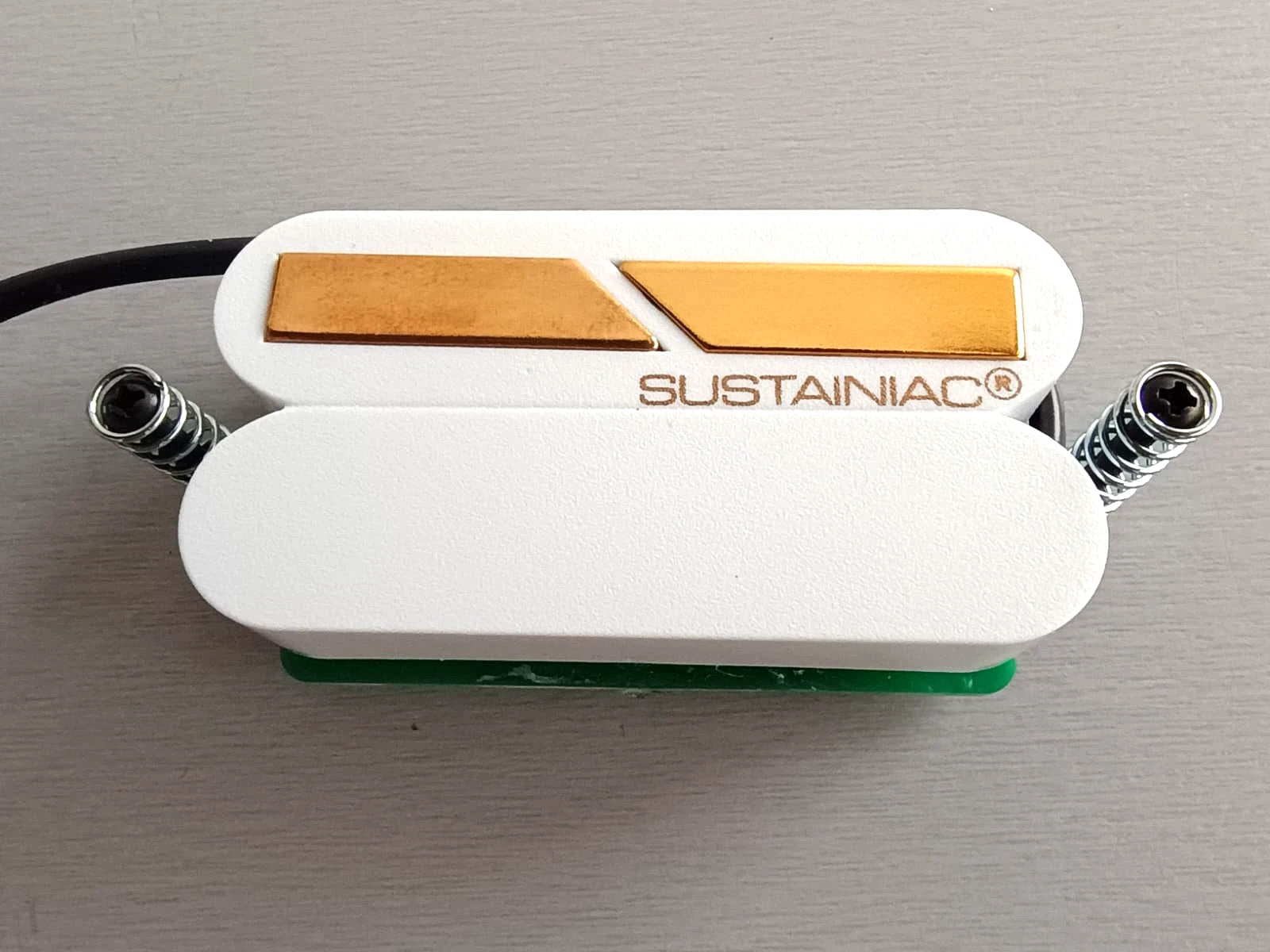 Sustainiac®  White Humbucker Driver with Gold Pole Pieces