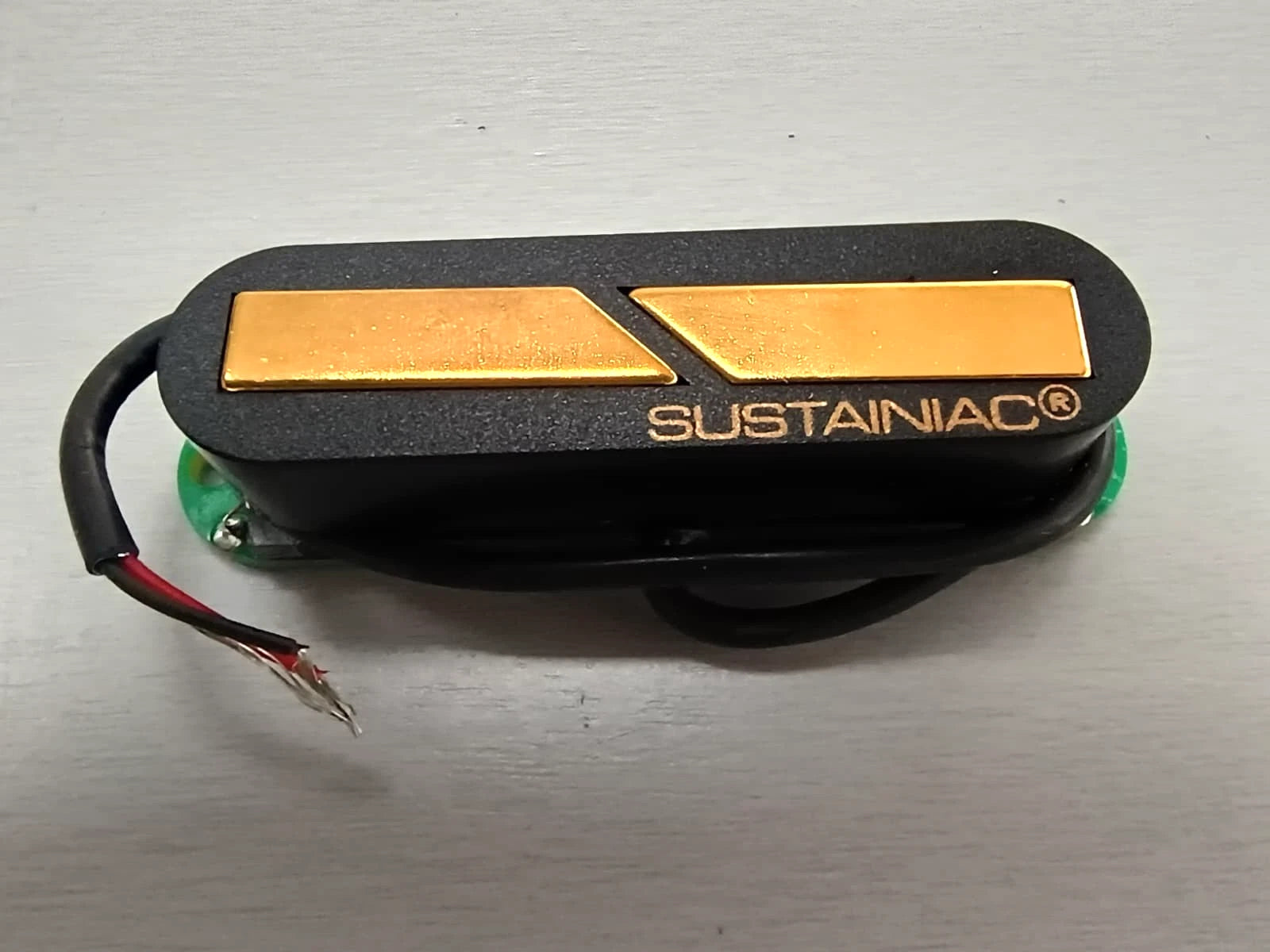 Sustainiac® Black Single Driver with Gold Pole Pieces