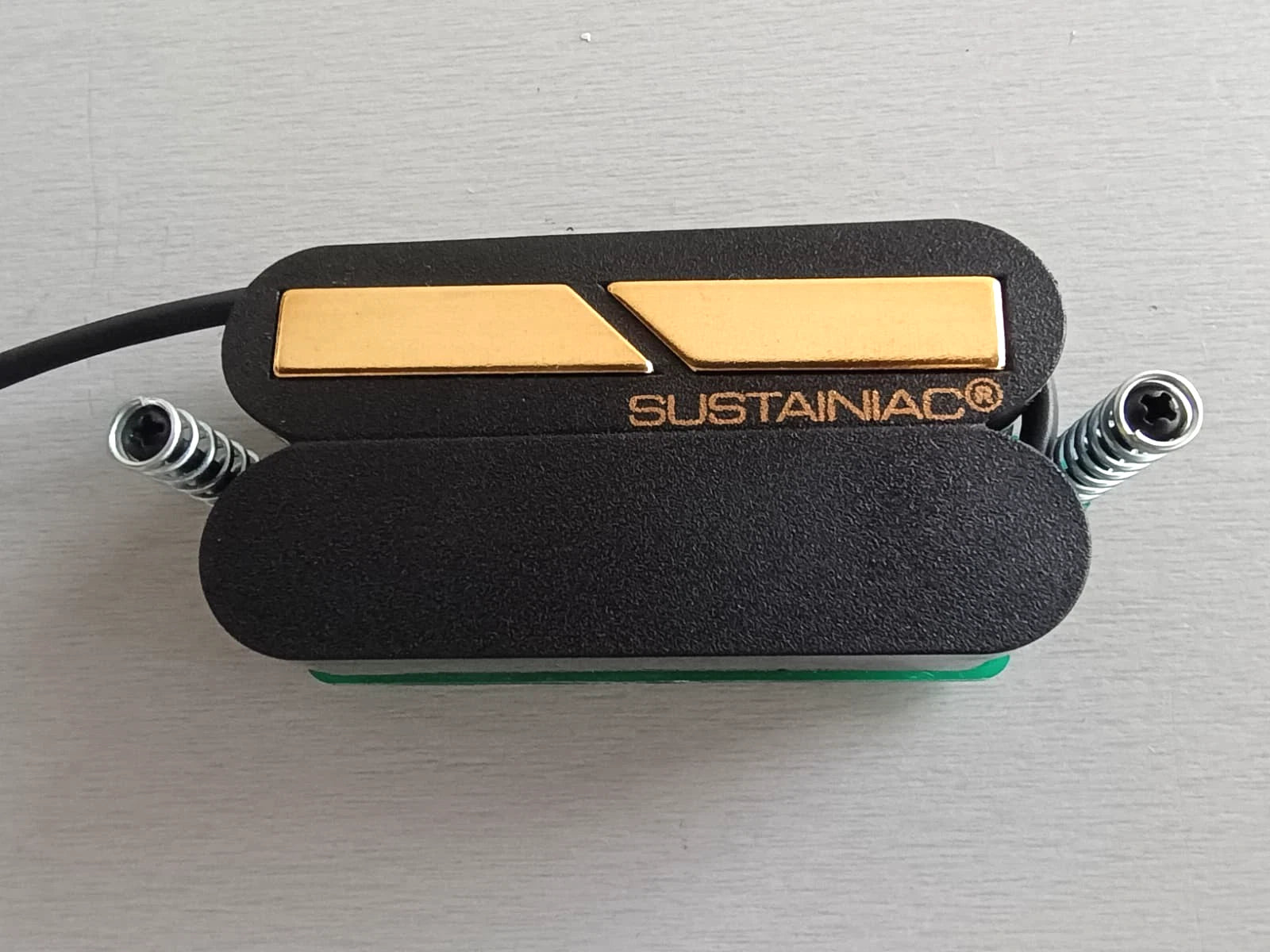 Sustainiac®  Black Humbucker Driver with Gold Pole Pieces